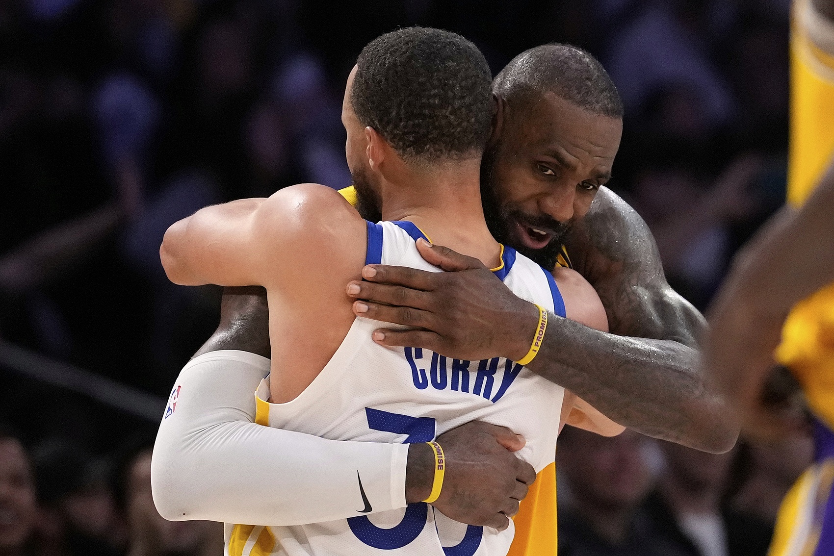 云开体育网址-老詹若离队会去哪儿？联手库里引爆流量 还是落叶归根重返骑士？