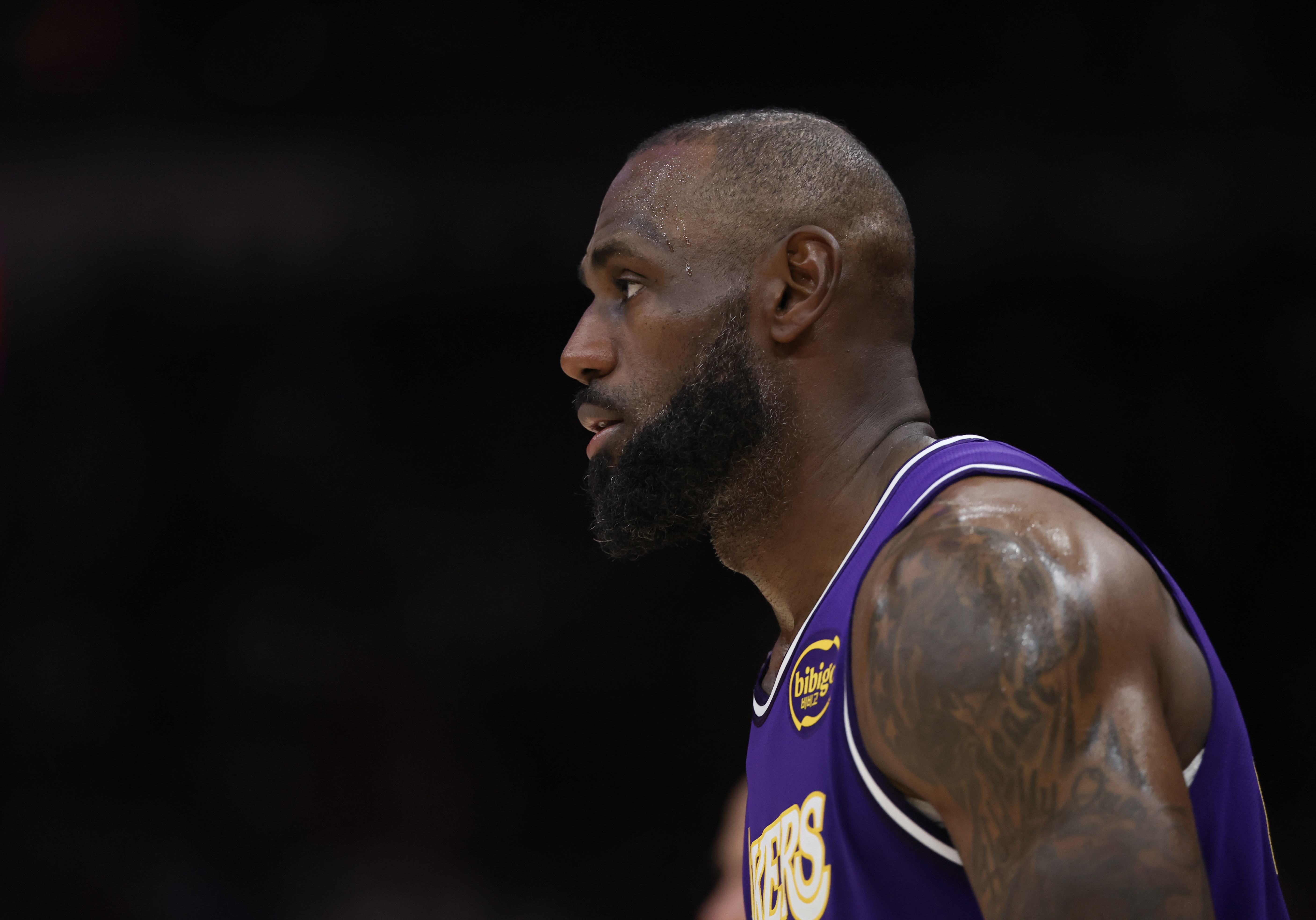 云开体育网站-15季后赛欧文&amp;乐福受伤&amp;21浓眉受伤！詹媒：为何是詹姆斯来承受？